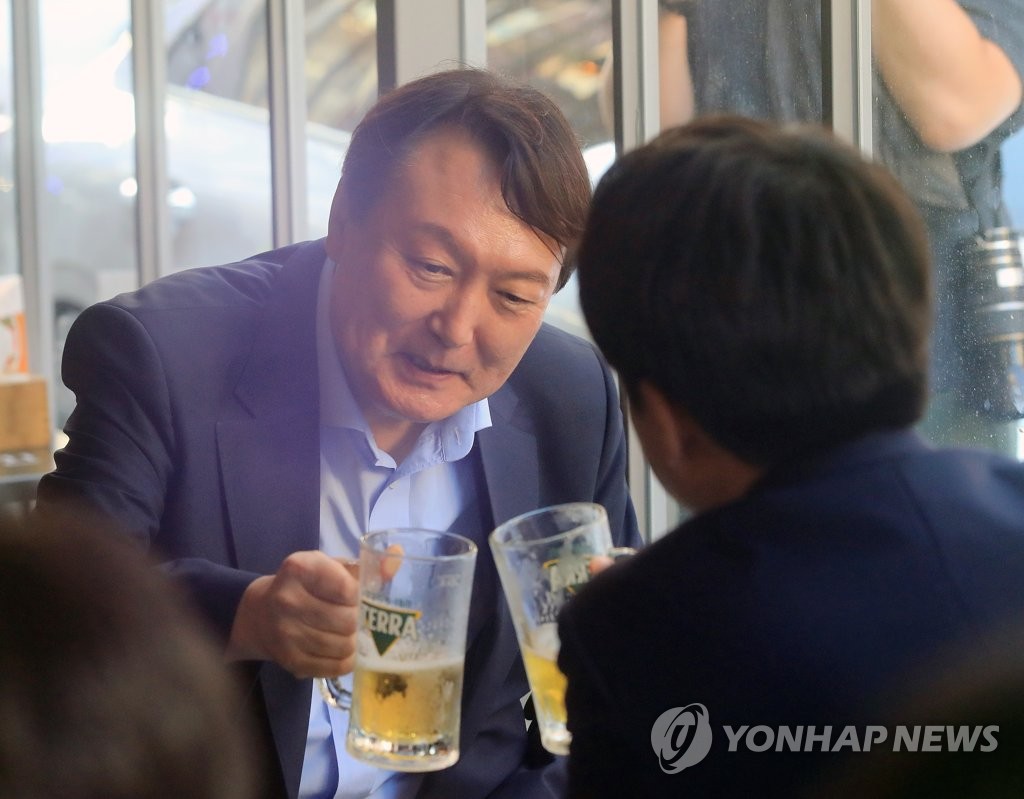 이준석-윤석열 신경전 끝 '치맥회동'…"만나보니 대동소이"