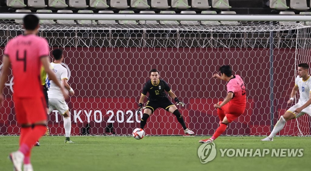 [올림픽] 15분 뛰고도 멀티골…존재감 발산한 '막내 형' 이강인(종합)