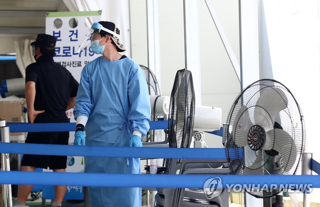 정부 "2주간 수도권 감소세 전환, 비수도권 확산세 차단이 목표"