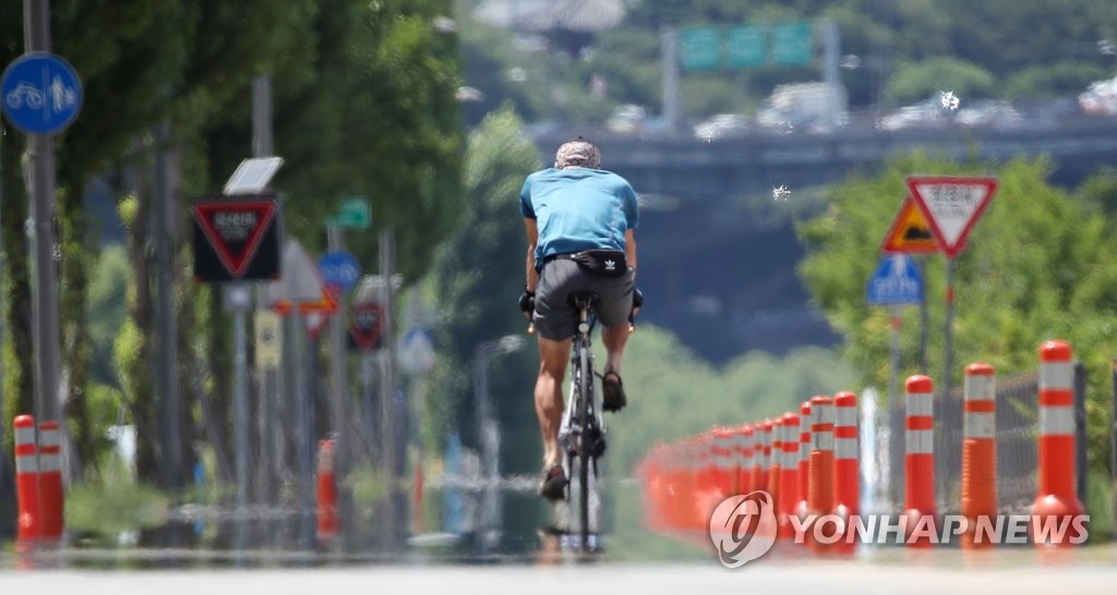 [내일날씨] 구름 많고 찜통더위…제주 오후 비