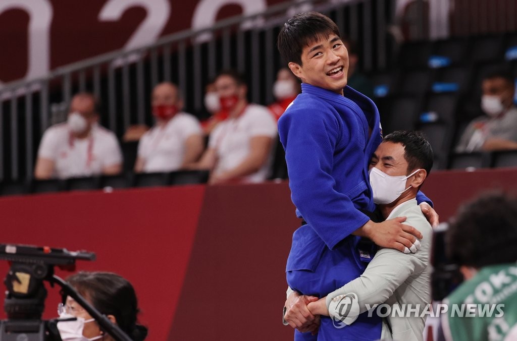 -올림픽- 한국 양궁, 남자 단체전도 金 명중…유도 안창림 동메달