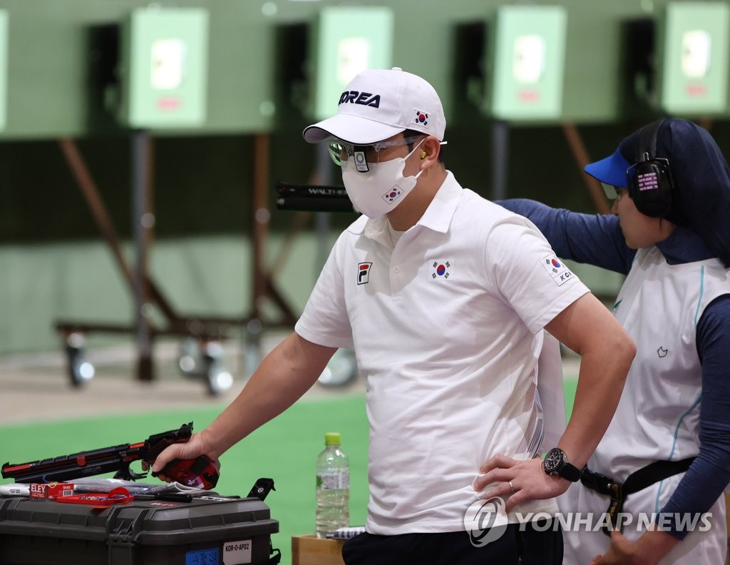 -올림픽- '아깝다 5발 차' 진종오, 혼성도 탈락…도쿄는 노메달(종합2보)