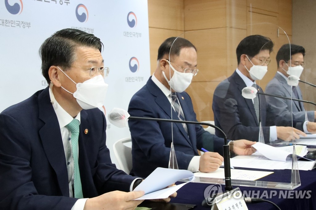 은성수 "하반기 가계대출 더 엄격히 관리…증가율 3∼4%로 억제"