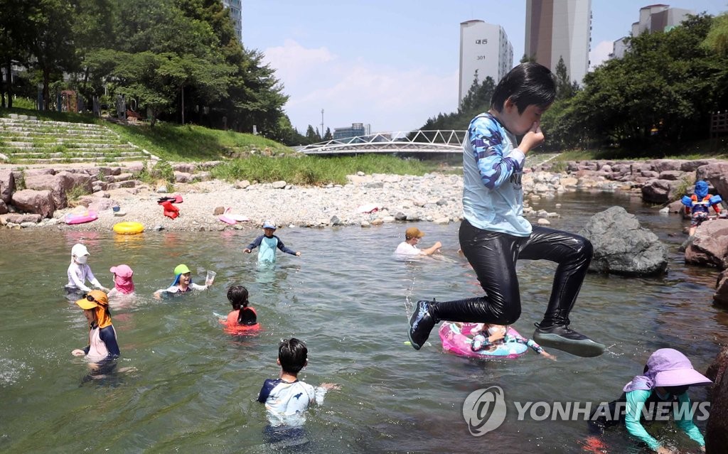 맑고 더운 경남…당분간 폭염 지속