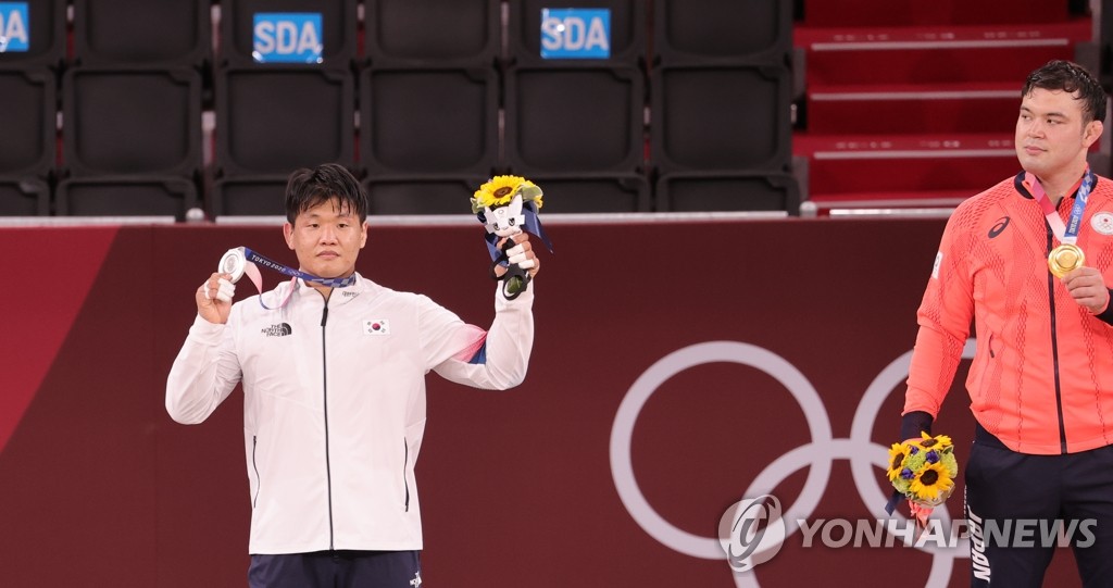 -올림픽- 유도 조구함, 575초 혈투서 은메달…야구는 첫판부터 진땀승(종합)