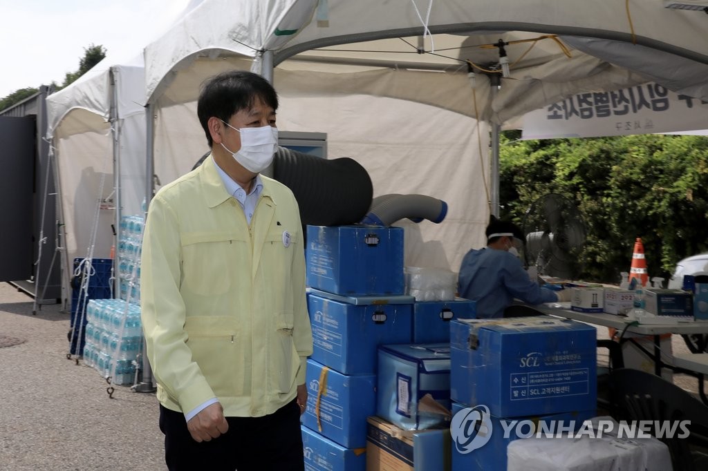 구윤철 국조실장, 서초구 방역점검…"의료진 휴식 보장"