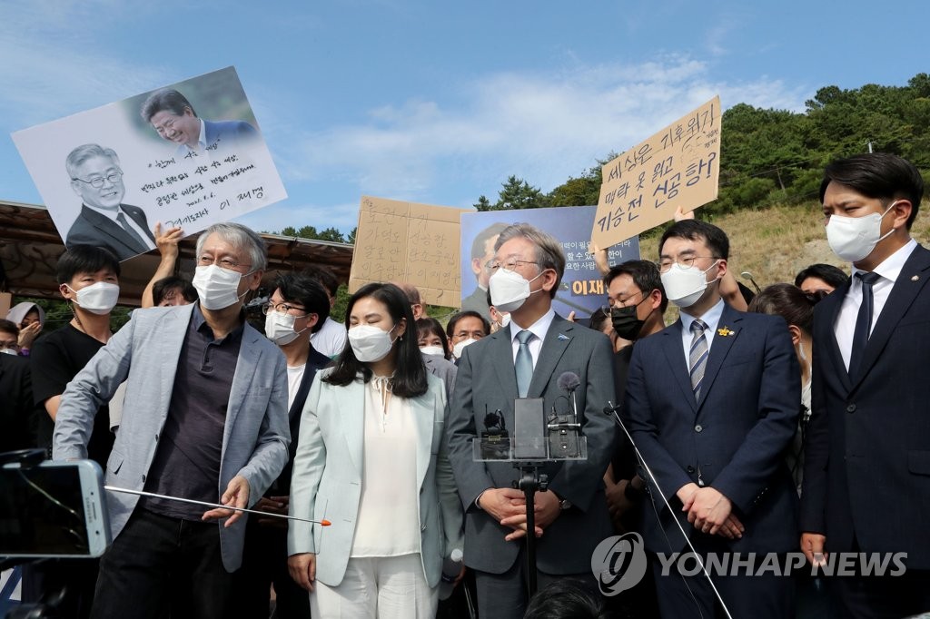 가덕도 찾은 이재명 "국토 균형발전에 동남권 신공항 필요"(종합)