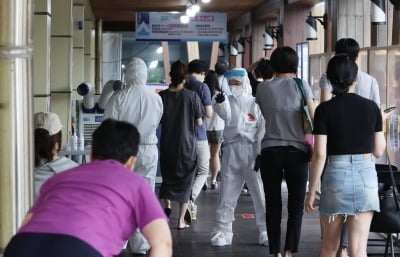 백신 접종자 야외서 '노마스크' 가능…비수도권은 '새로운 사회적 거리두기'