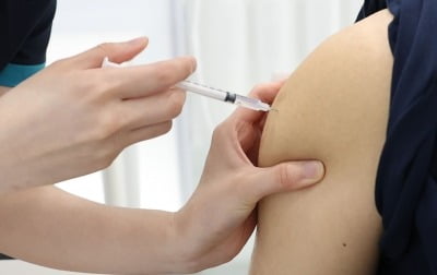 [속보] 백신 이상반응 사망 2명 추가…인과성은 미확인