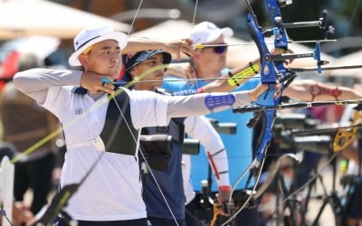 16살 궁사 김제덕 '10발 연속 10점' 쐈다…랭킹라운드 1위