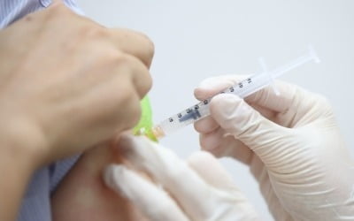 기저질환 없던 40대男, 화이자 백신 접종 6일 만에 '의식불명'