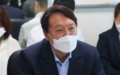 尹 캠프, 아내 동거설 보도에…"패륜취재, 강력 법적 조치"