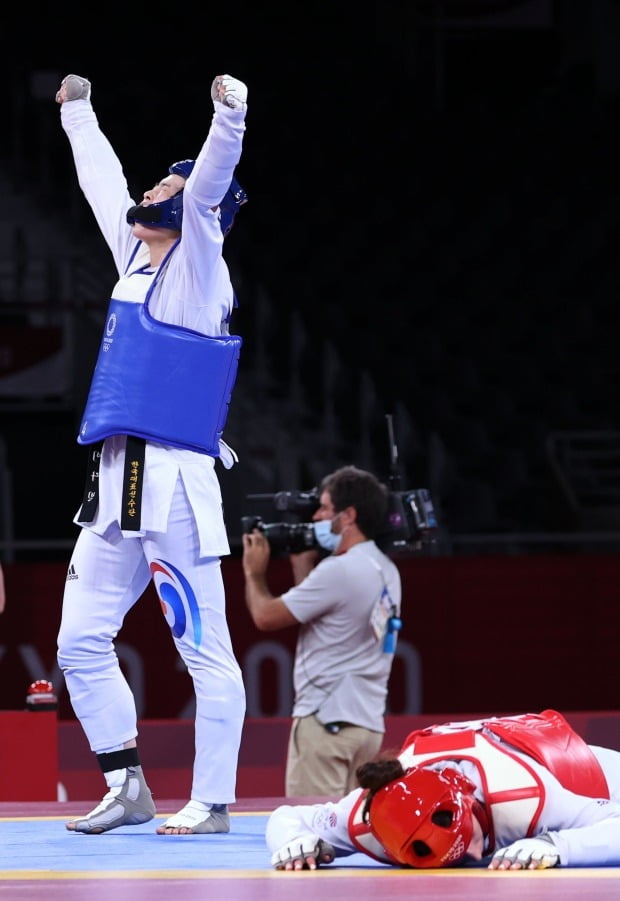 지난 27일 일본 마쿠하리 메세홀에서 열린 도쿄올림픽 여자 태권도 67㎏ 초과급 준결승 한국 이다빈과 영국 비안카 워크던의 경기 모습 /사진=연합뉴스