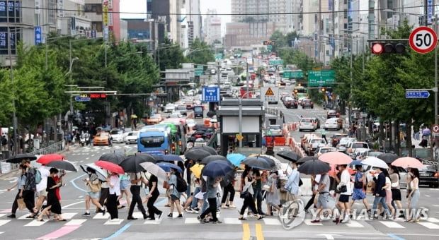 일요일 오후 비 일단 소강…제주·남해안은 계속