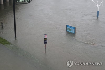 부산서 강풍 동반 장맛비에 피해 잇따라…하천 6곳 통제(종합2보)