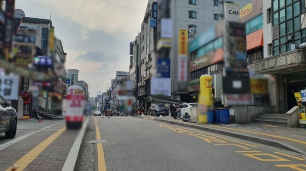 "당분간은 '집콕' 해야죠"…거리두기 4단계 첫날 식당가 썰렁