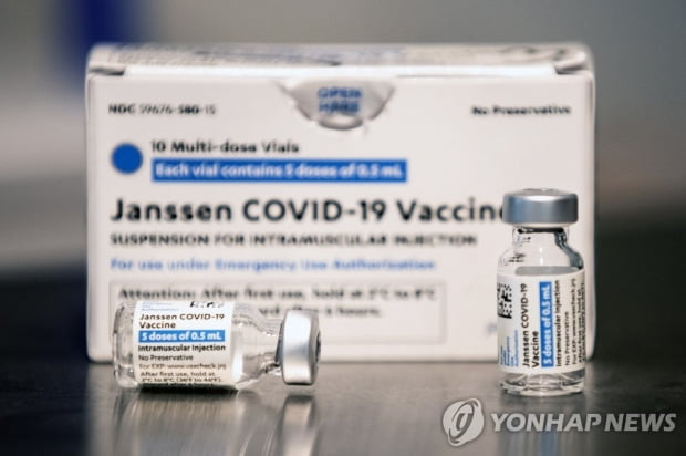 FDA "얀센백신 접종 뒤 드물게 자가면역 질환" 경고