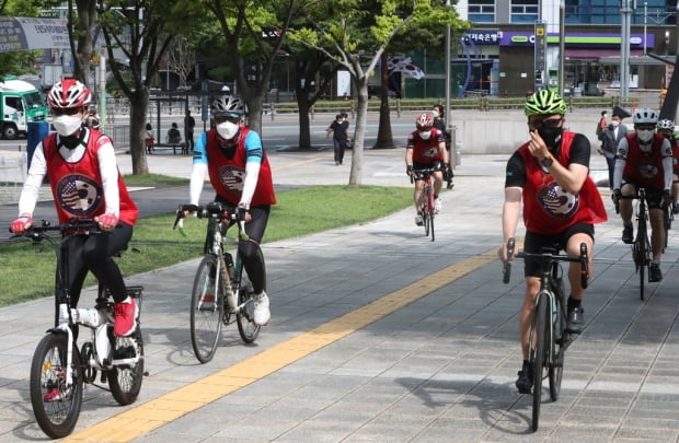 "발령지 제대로 보려고" 530㎞ 거리 자전거 타고 부임한 미 영사