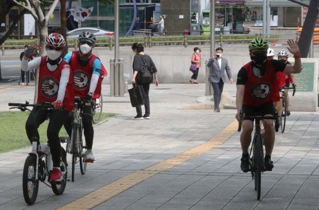 "발령지 제대로 보려고" 530㎞ 거리 자전거 타고 부임한 미 영사