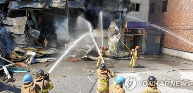 의정부 용현산단 큰불로 119신고 300여건…헬기 투입 진화 중