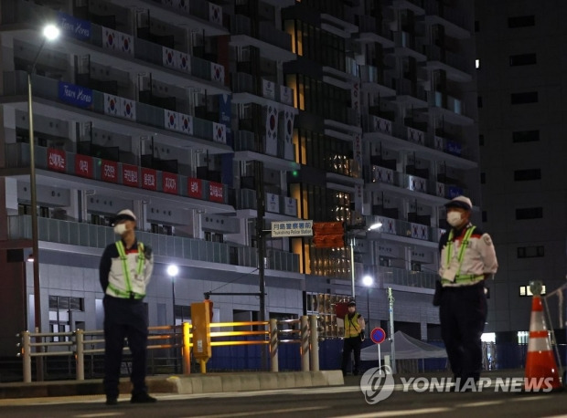 [올림픽] 결국 사라진 '이순신 장군' 현수막…일본 시민들은 기념촬영