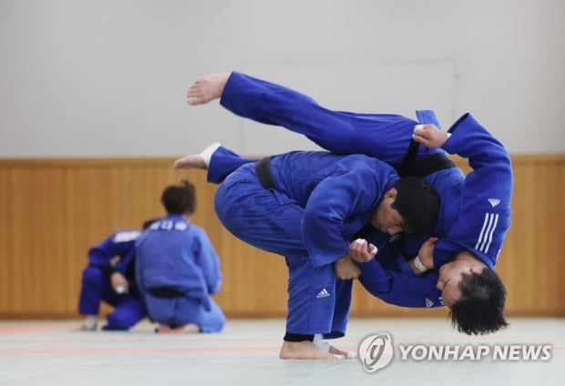 [올림픽] 한국 유도, 겨울모자 쓰고 훈련 "우리의 힘, 일본에 보여주겠다"