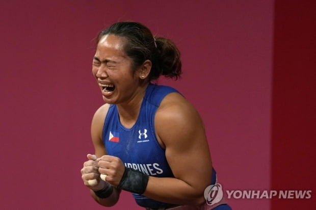 [올림픽] 7억5000만원과 집까지…필리핀 '첫 금메달' 디아스에 포상