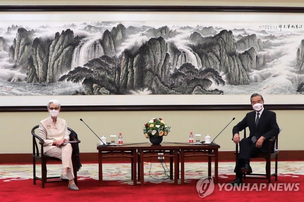 중국, 고위급회동서 美에 '3대 마지노선' 강력 경고