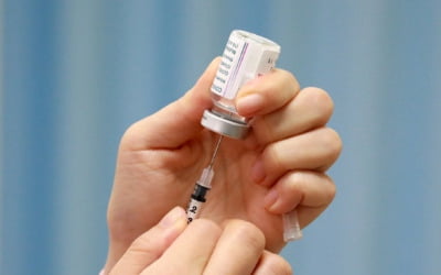 당국 "AZ·얀센 백신 접종후 매우 드물게 '길랭-바레 증후군' 발생"