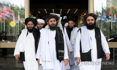 홍콩매체 "탈레반 지도자, 톈진서 중국 외교부장 만나"