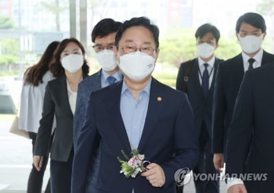 박범계, 동부지검서 간담회…"보고체계 개선 고무적"(종합)