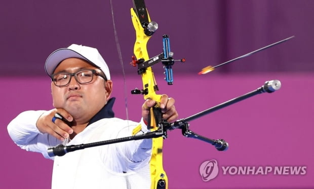 '양궁' 김우진·강채영, 나란히 개인전 16강…'싹쓸이' 청신호