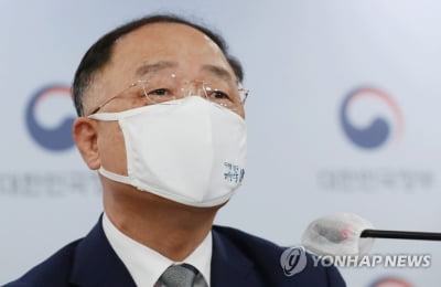 [속보] 홍남기 "인공혈액 기술 집중투자…2030년대 실용화 추진"