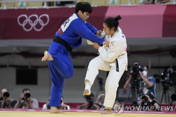 여자 유도 78㎏ 윤현지, 깜짝 준결승 진출…세계 5위 눌렀다