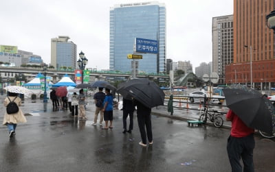 오후 9시까지 서울서 300명 확진…6개월만에 최다 전망