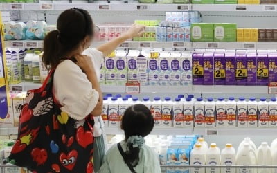 "가장 비싼 우유 먹는 한국인"…우윳값 놓고 벌어진 설전 [강진규의 농식품+]