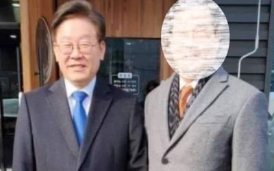 이번엔 조폭과 함께…막장 치닫는 李·李의 '사진 난타전' 