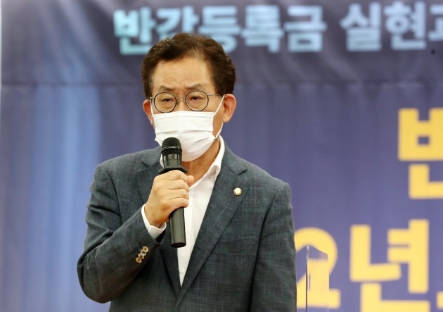 교육지원청에 부교육장 직위를 신설하는 내용의 법안을 발의한 유기홍 국회 교육위원회 위원장. 뉴스1.