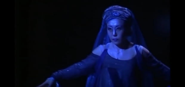 소프라노 조수미가 '마술피리' 中 밤의 여왕 아리아 '지옥의 복수심이 내 마음속에 불타오르고'를 부르는 모습. 사진 출처=유튜브 'smoothiw'
