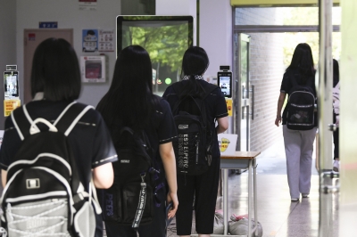 "여학생은 흰 속옷만 허용"…서울 31개 여중고 규제 사라진다