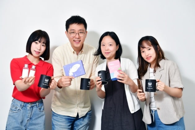 (왼쪽부터) 한다해 매니저, 유덕영 대표, 차현아 이사, 장지은 매니저
