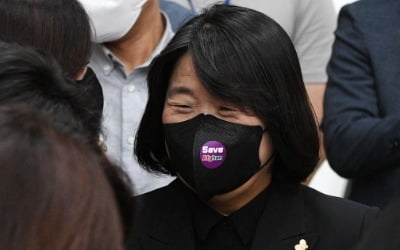 윤미향 "윤미향 보호법, 날 위한 법 아니야"…민주당은 '선긋기'