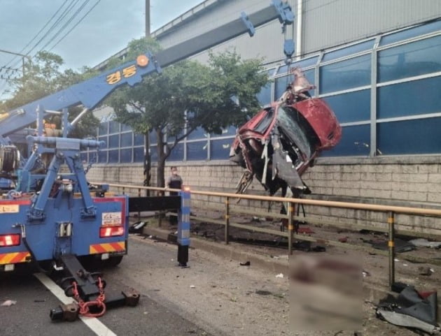 '도대체 몇 km야'…스팅어, 과속 끝 처참한 모습 [아차車]