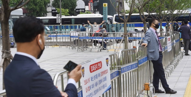 [포토] 사랑제일교회 도심 비대면 예배 강행