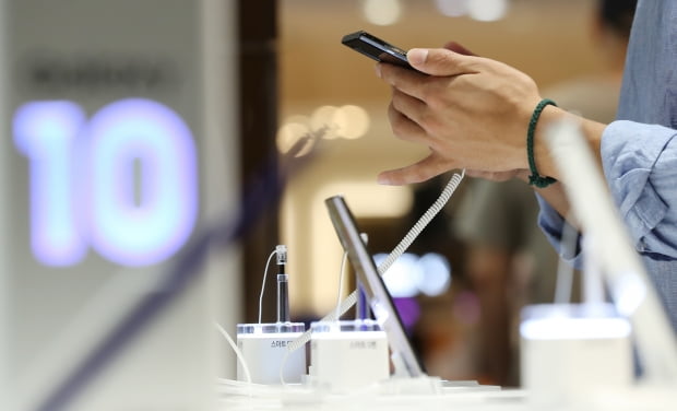 "갤노트 단종되면 아이폰 쓰겠다" 뿔난 이용자들…난감한 삼성
