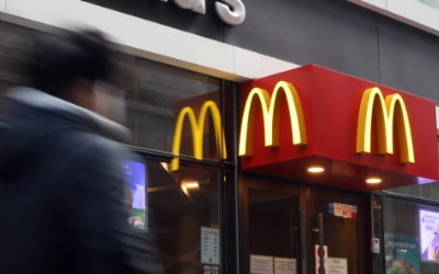 맥도날드, 식재료 유효기간 '스티커 갈이' 논란…"징계 처리"