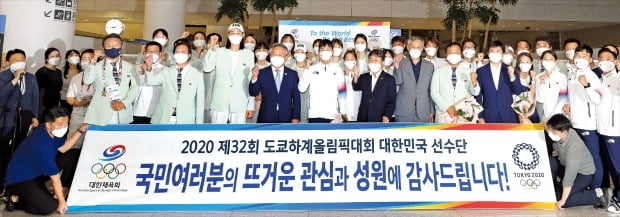 [포토] “응원해 주셔서 감사합니다”…인천공항 도착한 올림픽 선수단
