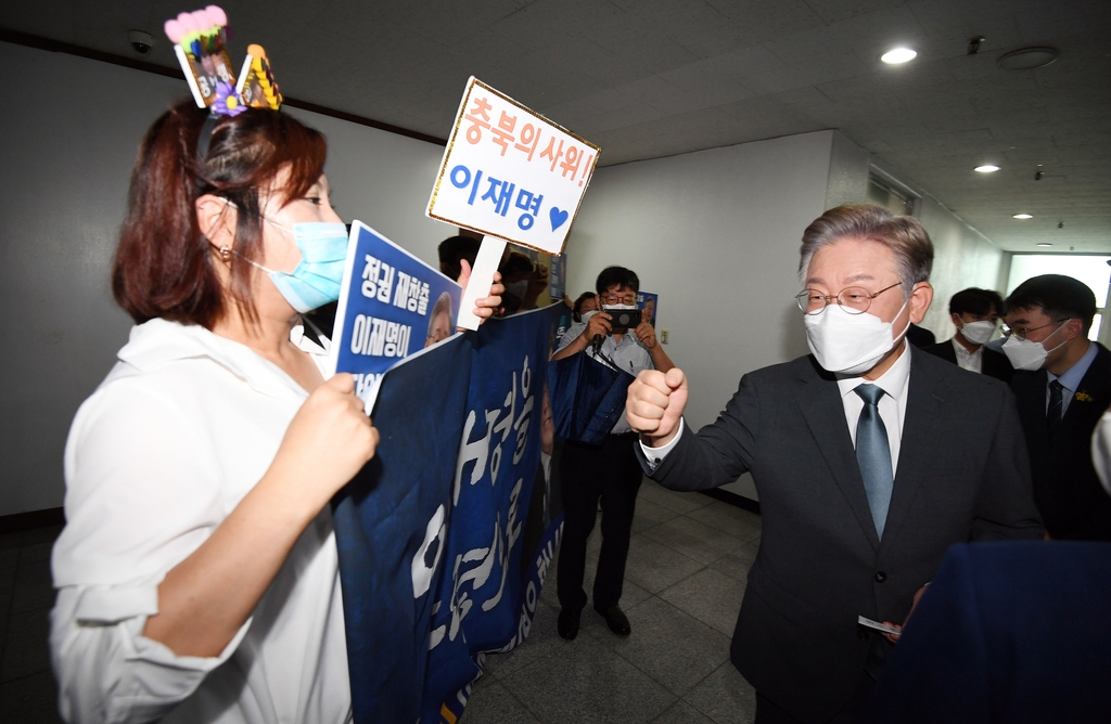 충북 찾은 이재명 "균형발전은 생존 위한 불가피한 조치"