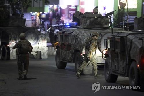 아프간 국방장관 공관 노린 폭격…20여명 사상