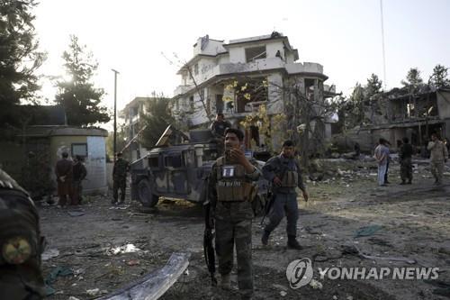 아프간 카불서 국방장관 노린 자폭 테러·총격…20명 사상(종합)